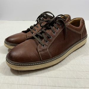 Johnston & Murphy McGuffey sheepskin lace-up plain toe shoes, brown; Size 10